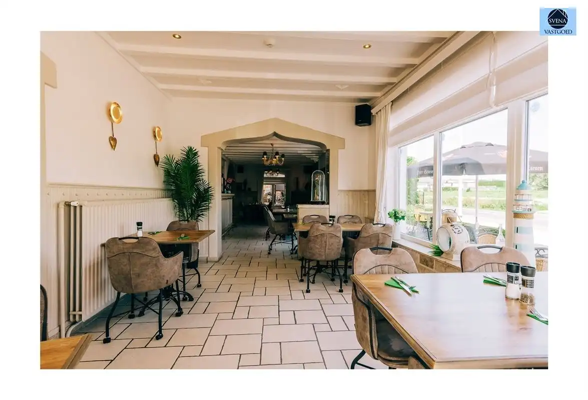 ZEER GOED GELEGEN, GOED DRAAIENDE HORECAZAAK TE VOORDE foto 12