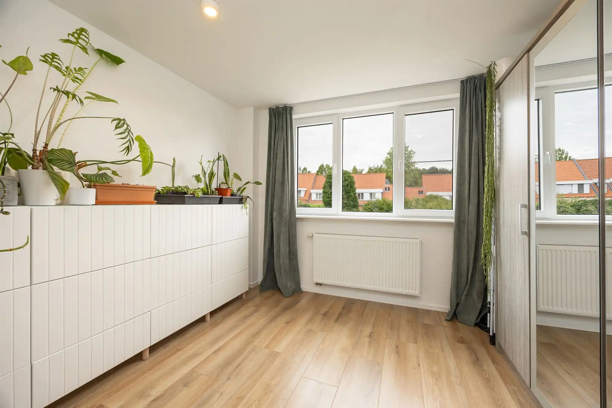 Instapklaar huis met drie slaapkamers en tuin  foto 13