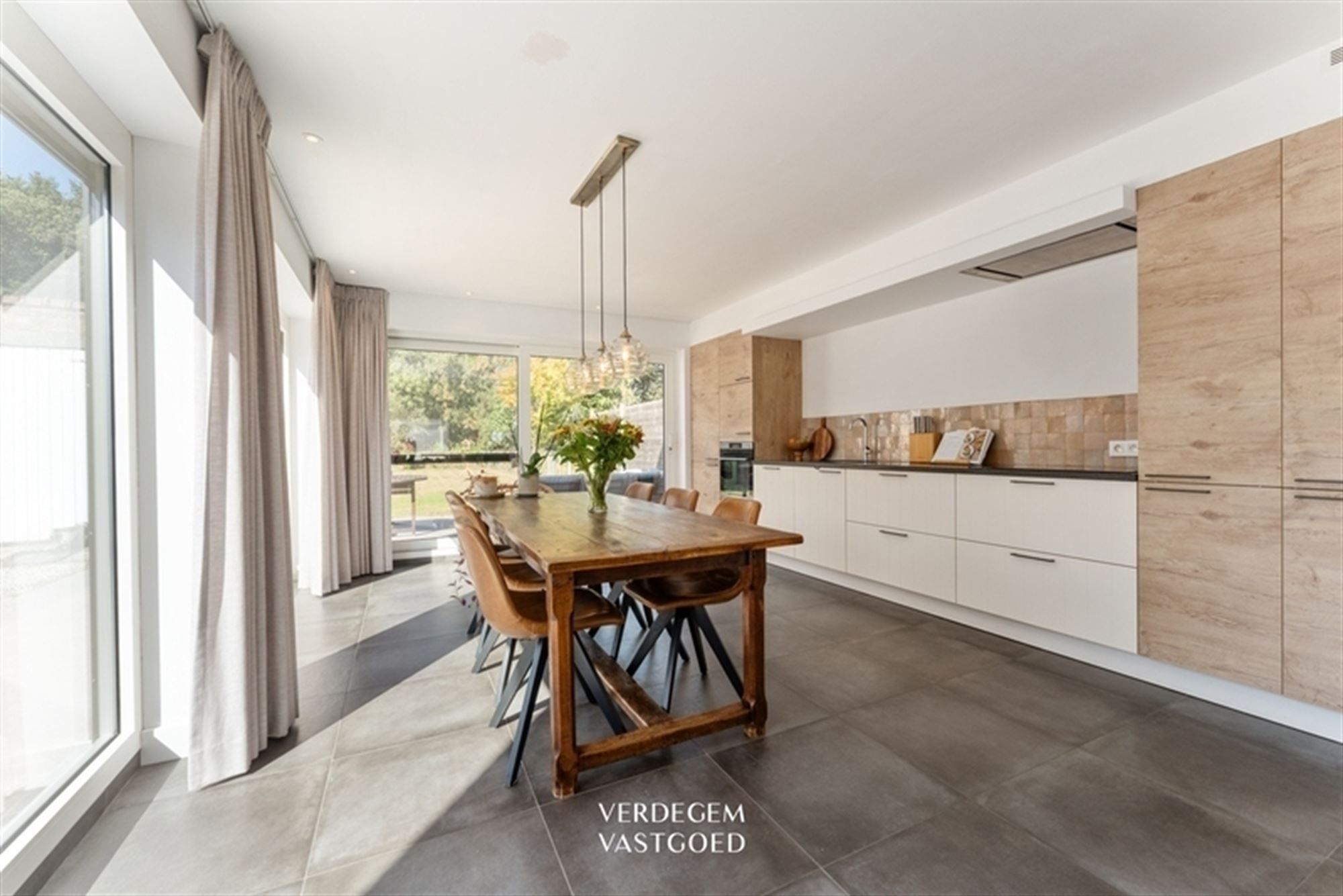 Ultragezellige en instapklare woning in het hart van Wippelgem foto 11