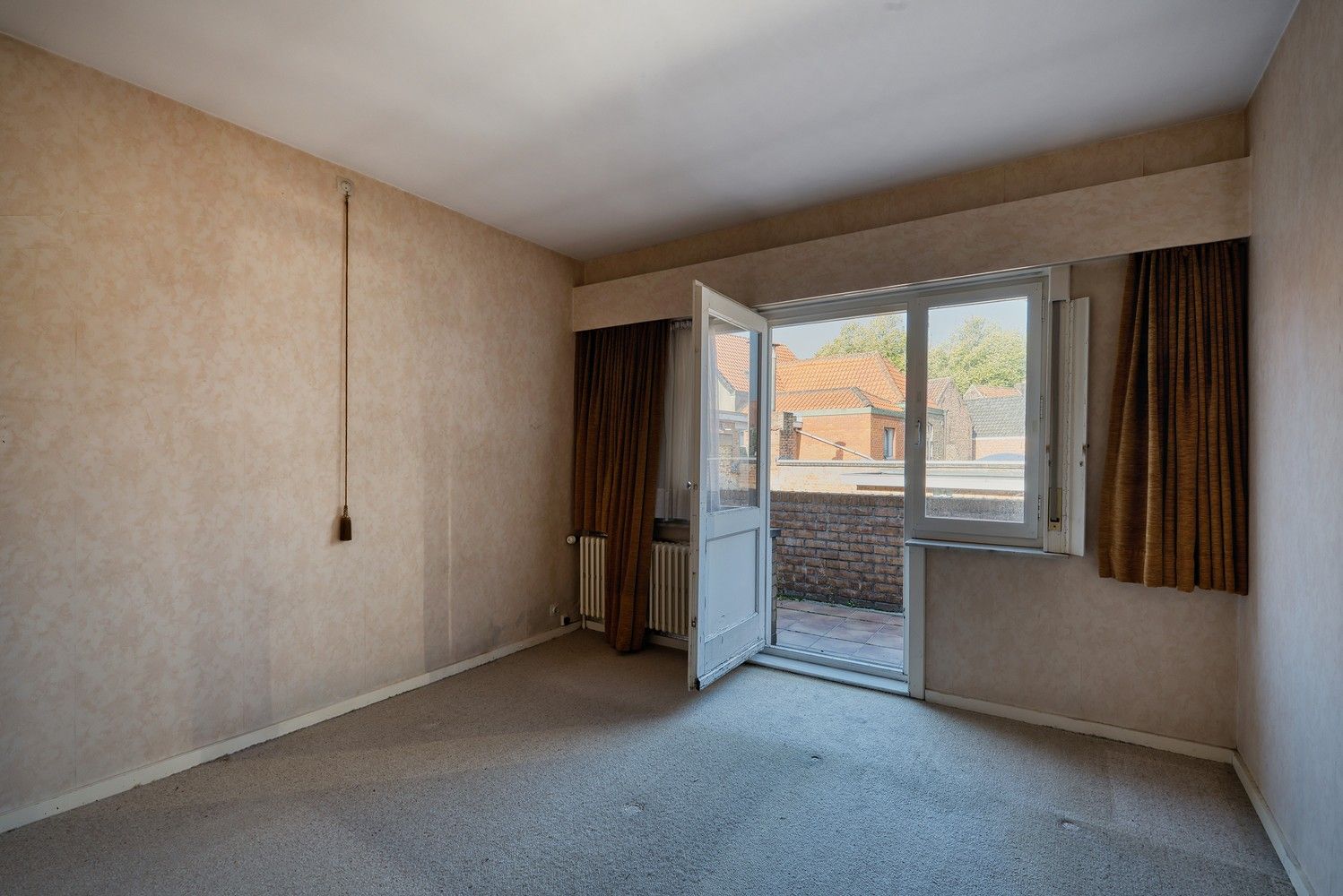Hartje Brugge  TOP  TOERISTISCHE LIGGING , in de GOUDEN DRIEHOEK, Uitzonderlijk HANDELSPAND ( gevelbreedte 11 meter)                          LICHTRIJKE WINKELRUIMTE ,uitgevend op  Exclusieve STADSPATIO met overdekte rondgang van 105m²+ GARAGE van 30 m² UNIEK  IN BRUGGE op dergelijke ligging ! ERBOVEN lichtrijk ruim APPARTEMENT met zonneterras, foto 23