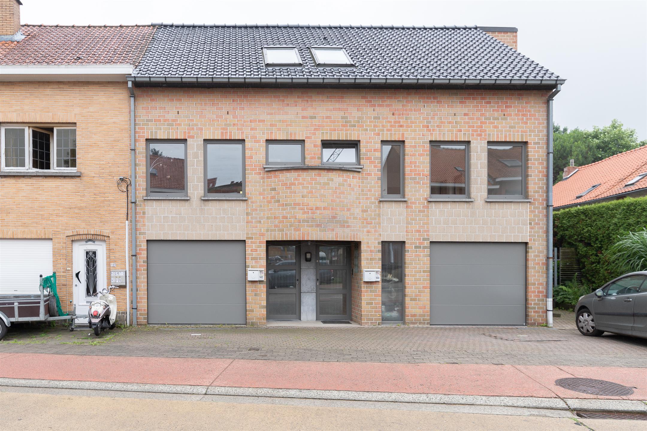 Uitstekend gelegen 2-gevel woning  foto {{pictureIndex}}