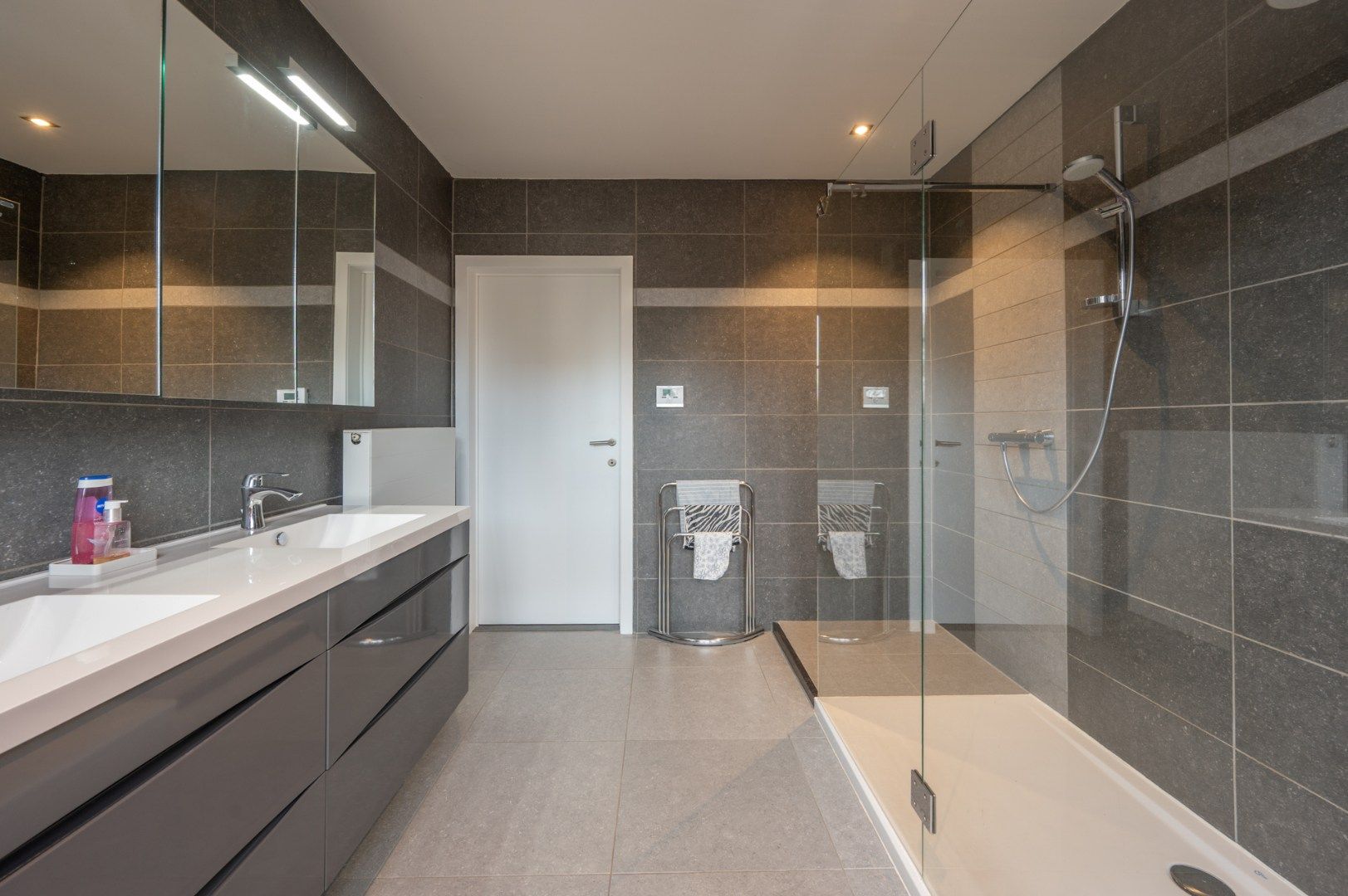 Prachtige en zéér ruime woning met kwaliteitsvolle afwerking foto 20