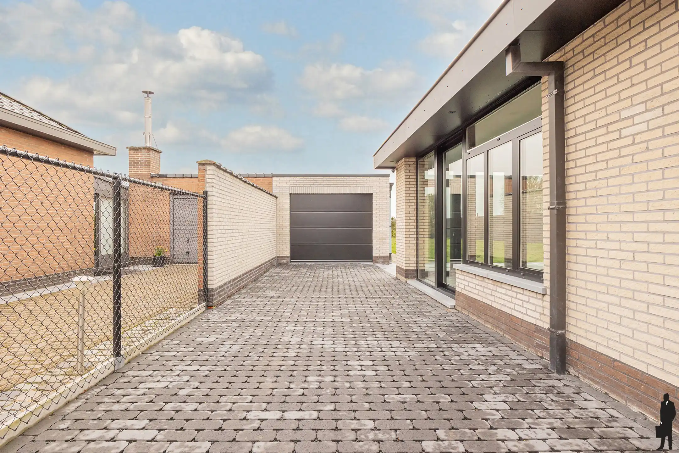 Gerenoveerde bungalow met weids uitzicht en externe garage foto 15
