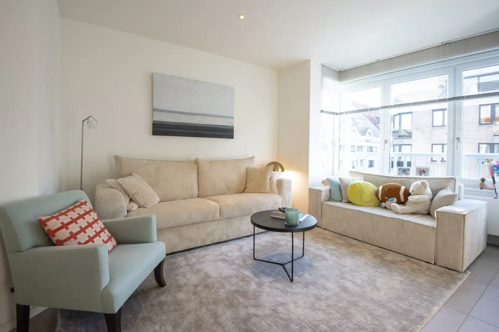 Zeer recent gemeubeld  en zonnig  app. met zijdelings zeezicht vlakbij  het Rubensplein.  foto 2