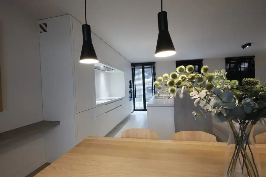 Prachtig gemeubeld luxeappartement met twee slaapkamers gelegen in dé winkelstraat van Hasselt foto 9