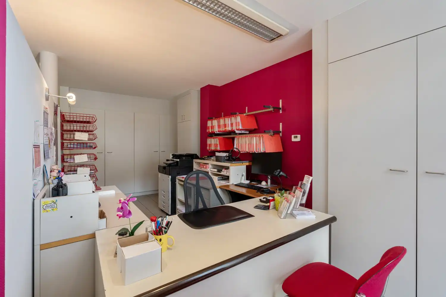 Handelshuis met ruim duplexappartement, stadstuin en 3 parkeerplaatsen in centrum Diest. foto 5
