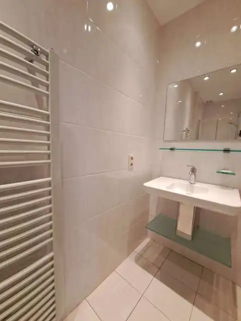 Gelijkvloers appartement met Terras en Garage te huur in Brugge foto 7