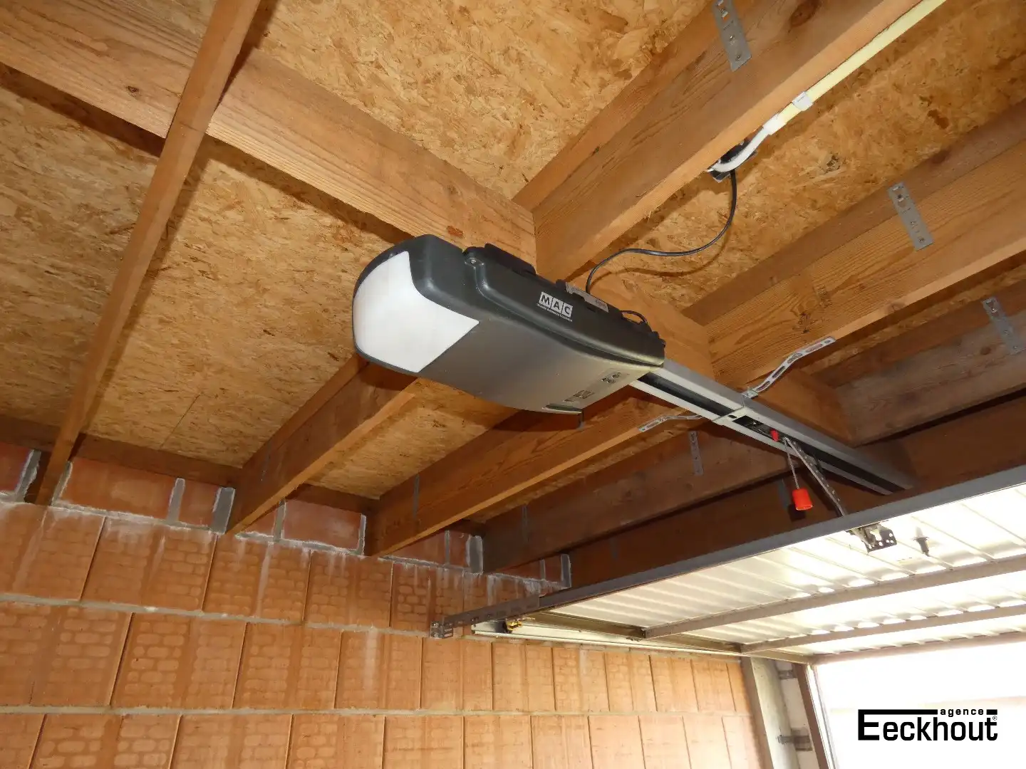 Garagebox met automatische poort dicht bij strand en duinen foto 6