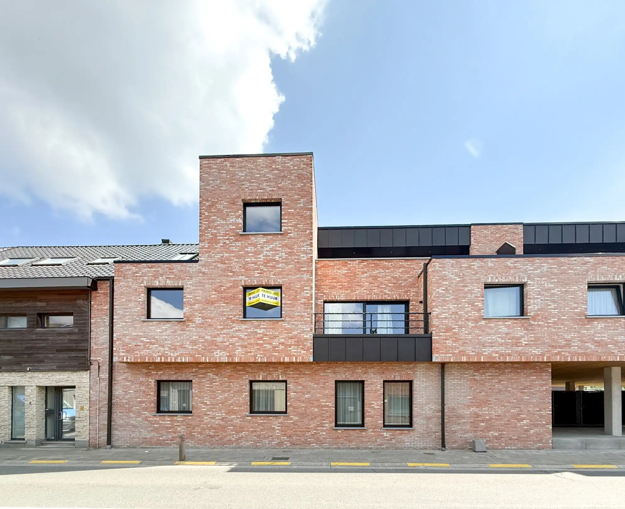 Lichtrijk nieuwbouwappartement met twee slaapkamers, terras en autostaanplaats foto 2