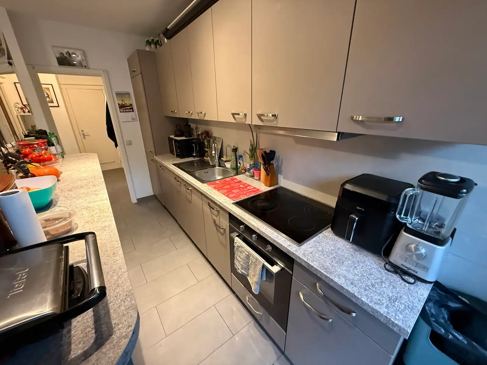 Lichtrijk 1-slaapkamerappartement met terras in Jette foto 8