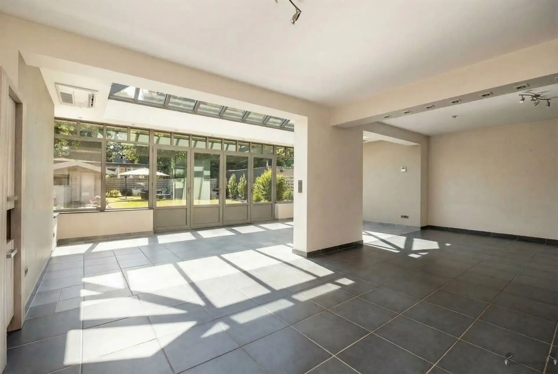 Ruime woning met 3 (mog. 4) slaapkamers, tuin en garage in Brasschaat foto 5