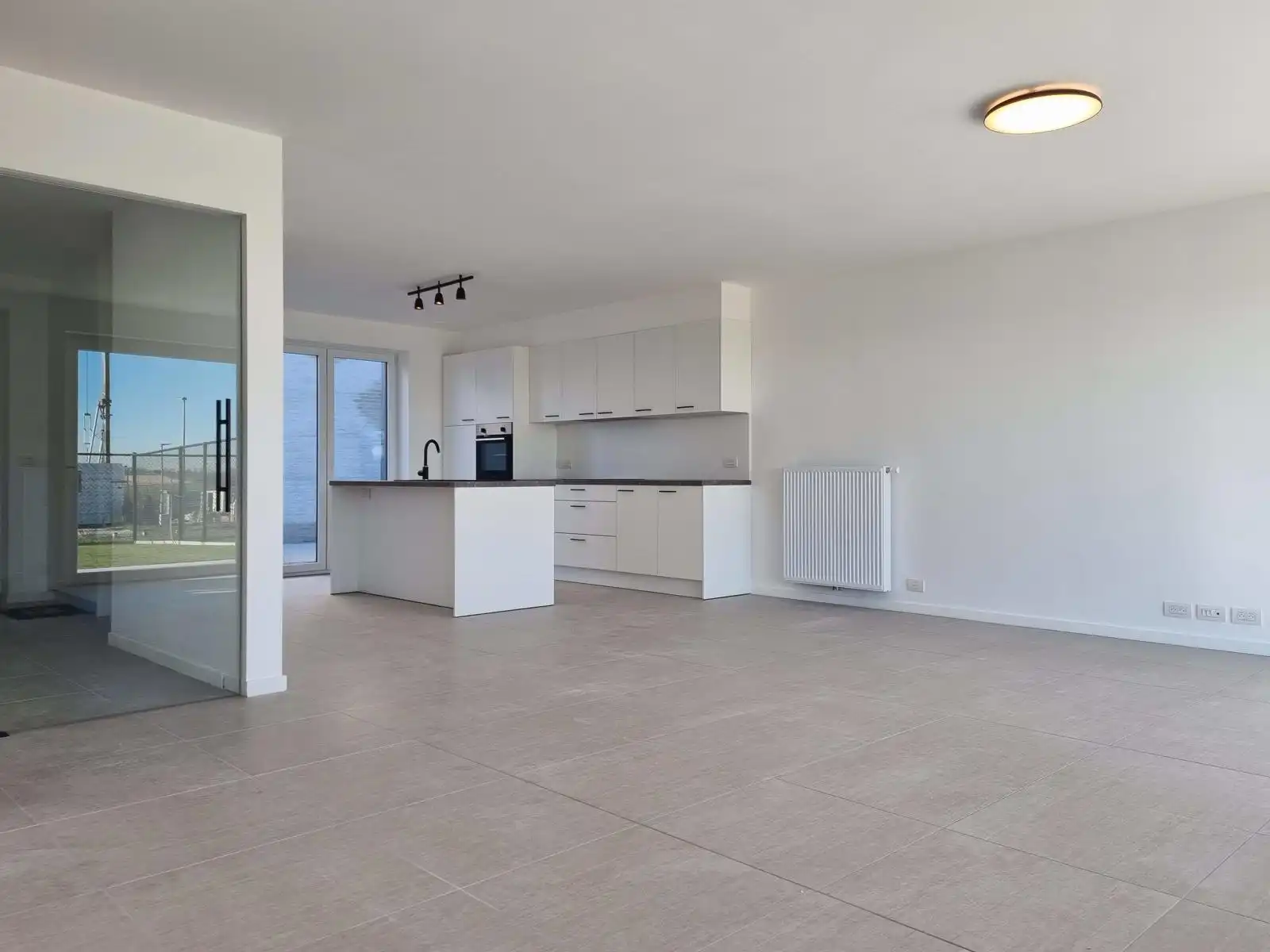 Energiezuinige nieuwbouwwoning met garage ! foto {{pictureIndex}}