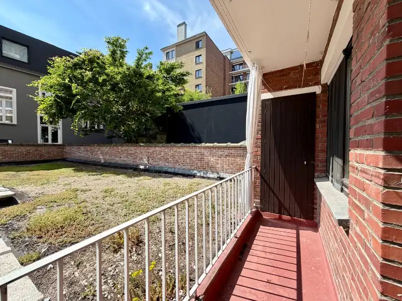 NIEUW GESCHILDERD APPARTEMENT MET DRIE SLAAPKAMERS EN GARAGE foto 14