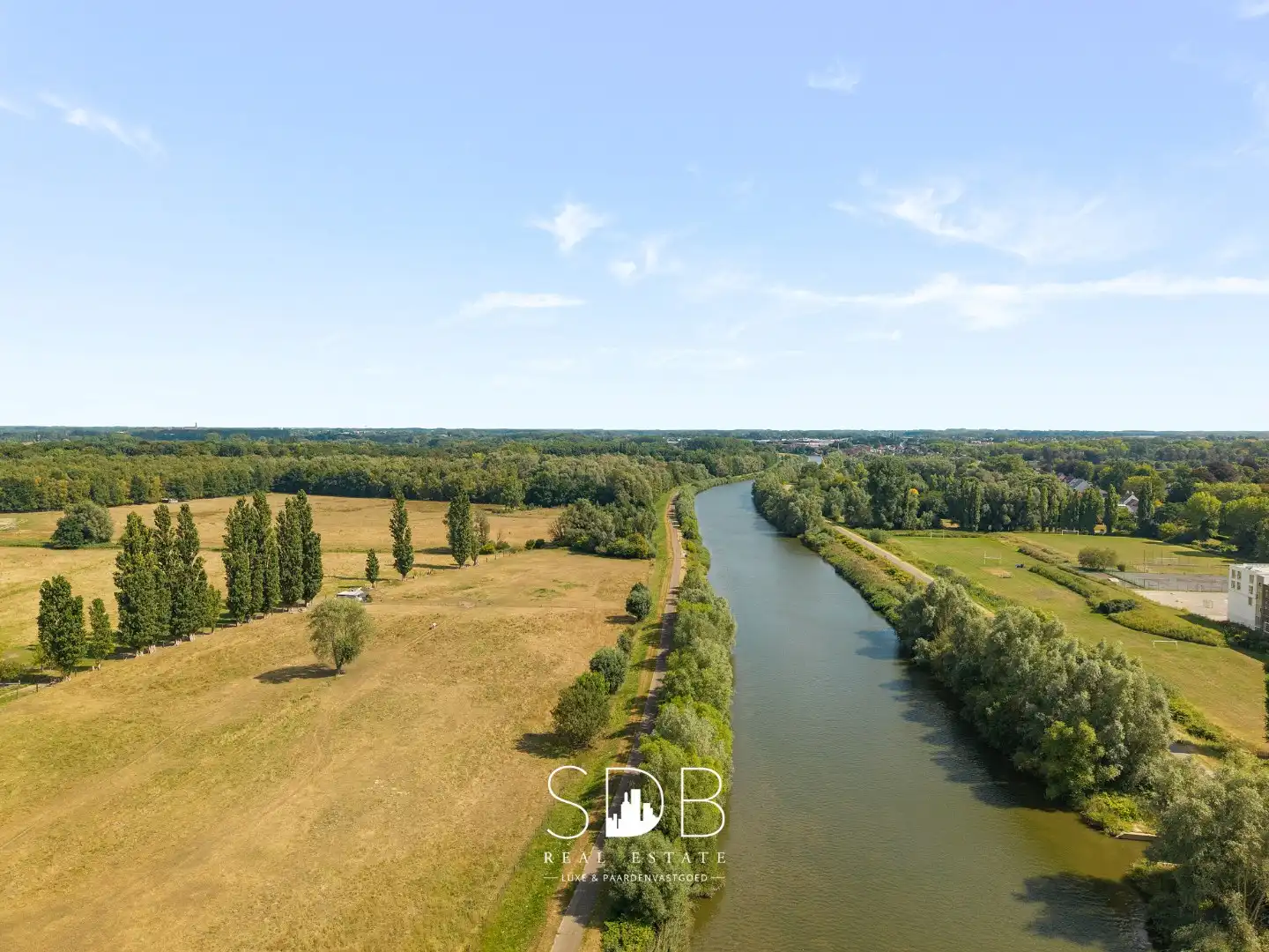 Hedendaagse villa met gezinstuin en graslanden op 7.496m² foto 44