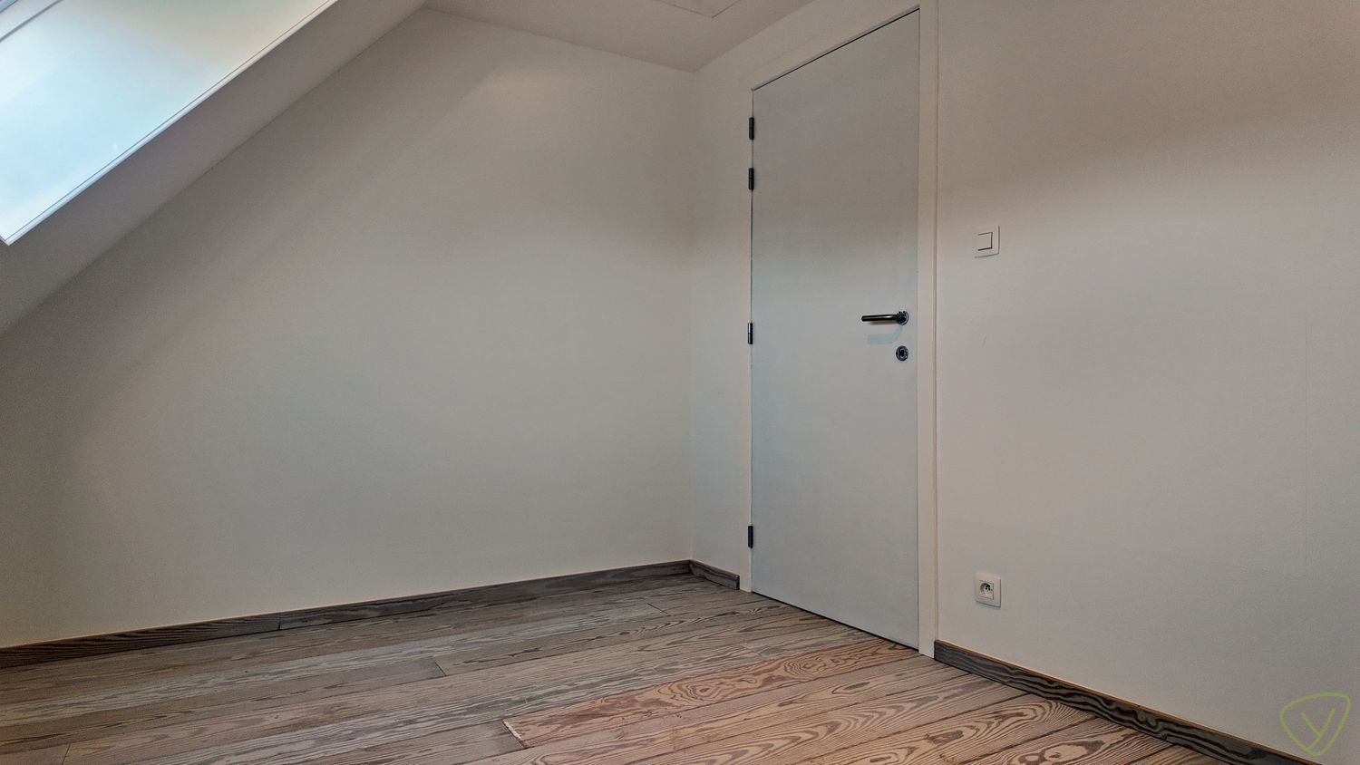 Compleet vernieuwd appartement te huur met garagebox! foto 16