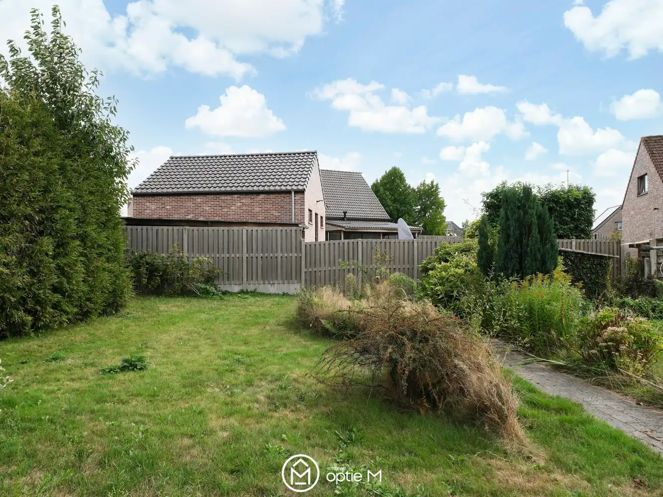 Charmante woning te koop in Bilzen-Hoeselt – verrassend ruim en met veel potentieel foto 8