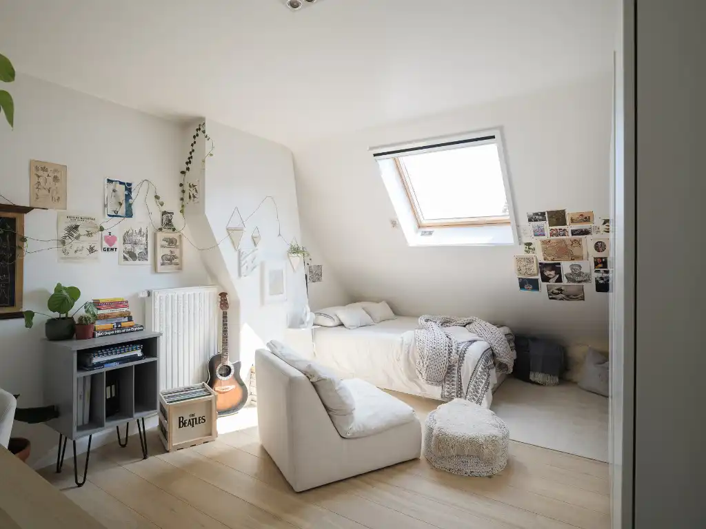 Karaktervol gerenoveerde gezinswoning (232 m²) met onder meer vijf slaapkamers. foto 26