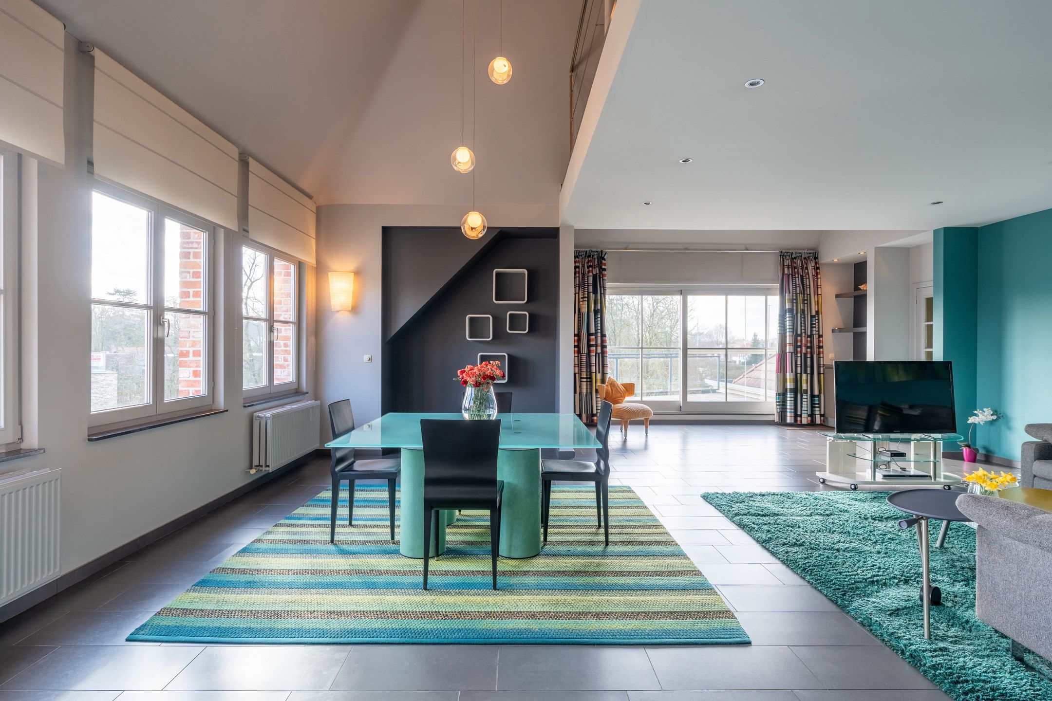 Luxe dakappartement met ruim terras en dubbele garagebox. foto {{pictureIndex}}