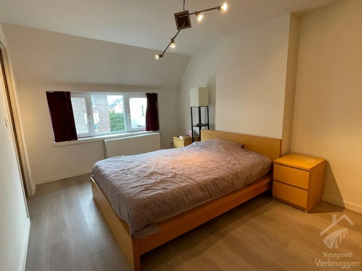 Gerenoveerde woning met garage op lijfrente foto 10