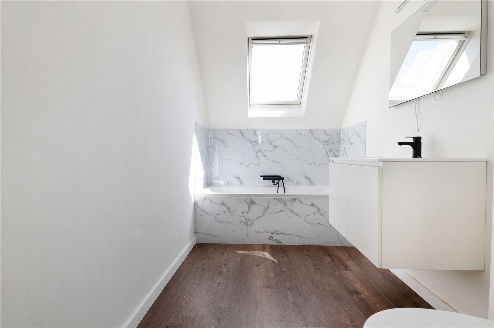 Instapklaar duplex-appartement te Oudenhove!  foto 16