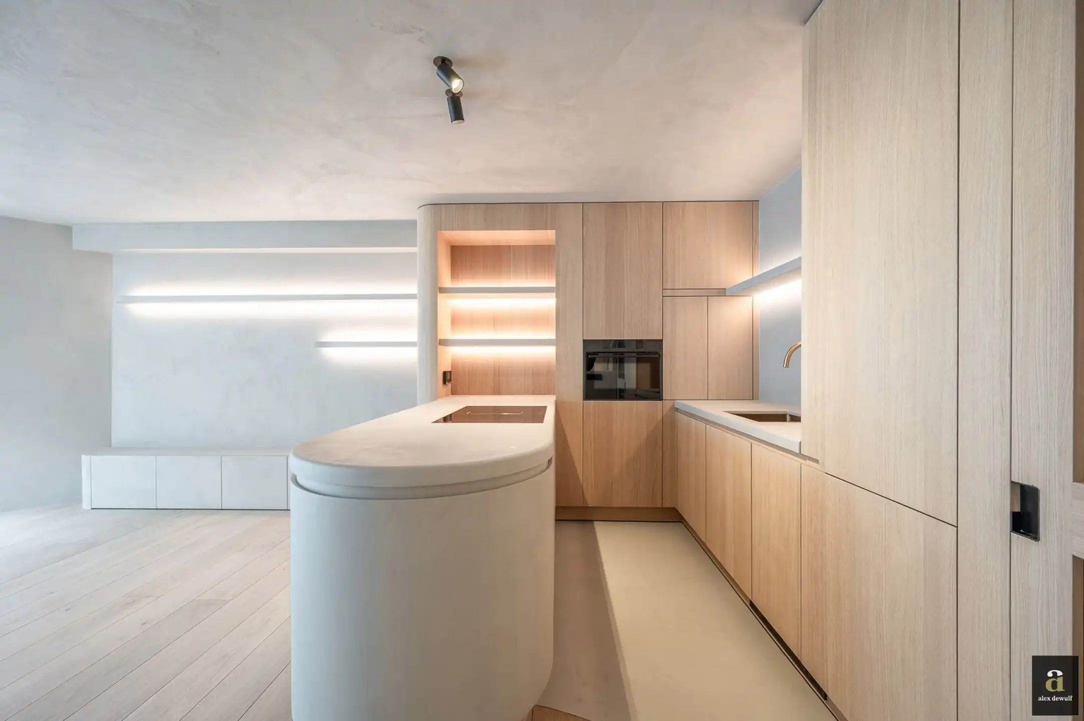 Gerenoveerd appartement met 3 slaapkamers, gelegen nabij de Zeedijk en het Driehoeksplein. foto 6