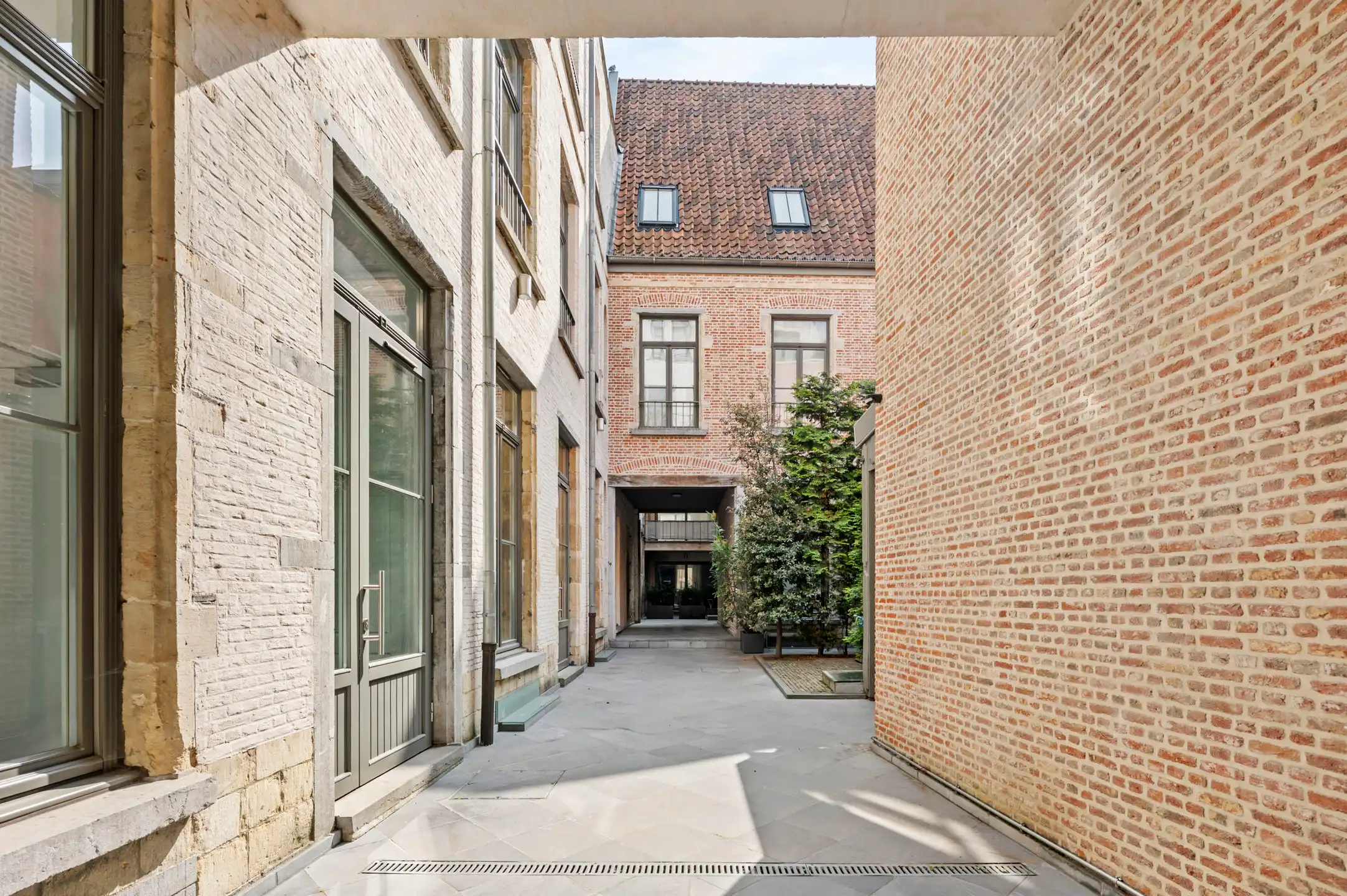 Rustig & charmant appartement met koer in hart Antwerpen foto 11