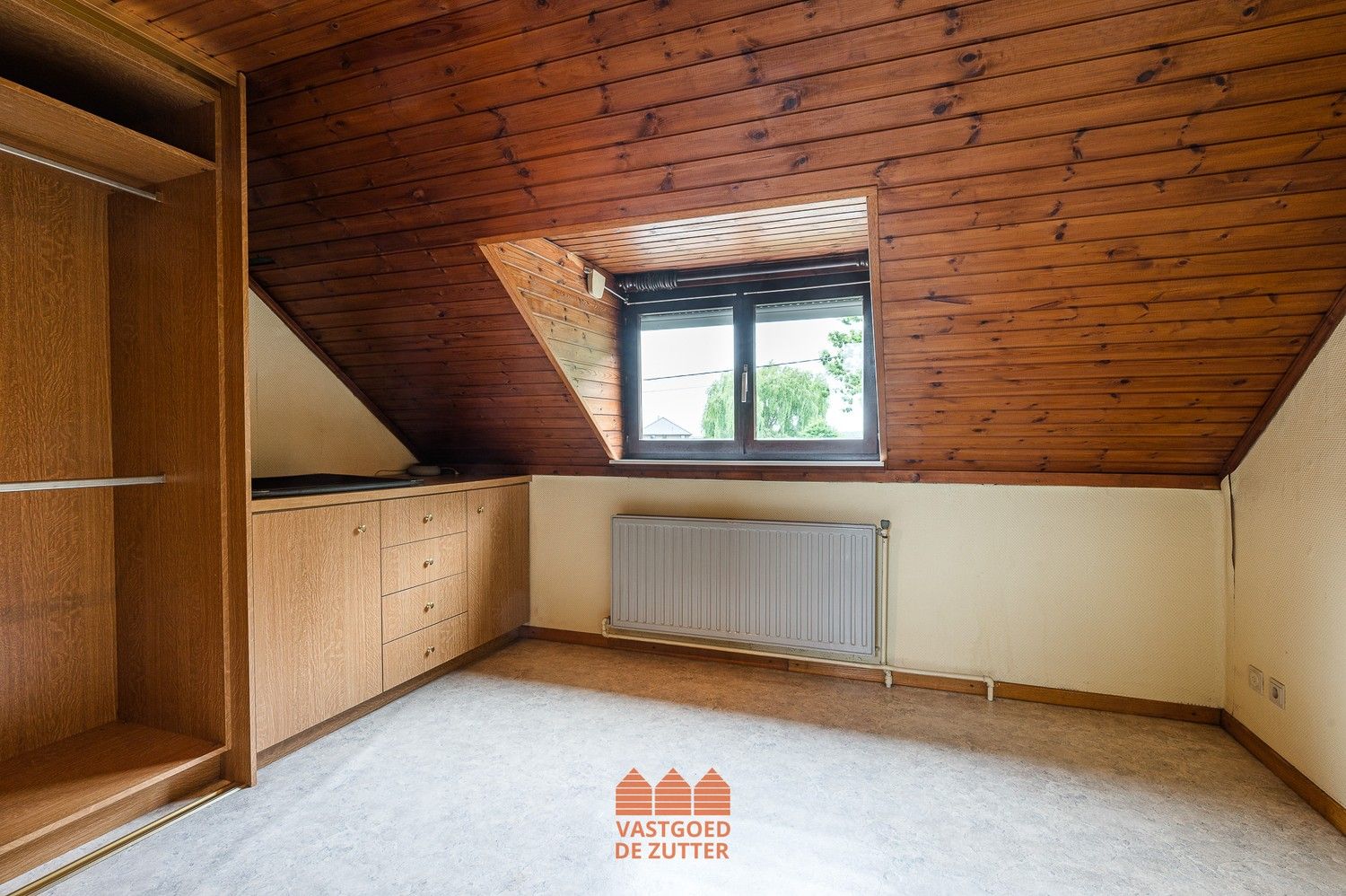 Halfopen bebouwing met 3 slaapkamers en garage op rustige locatie foto 12