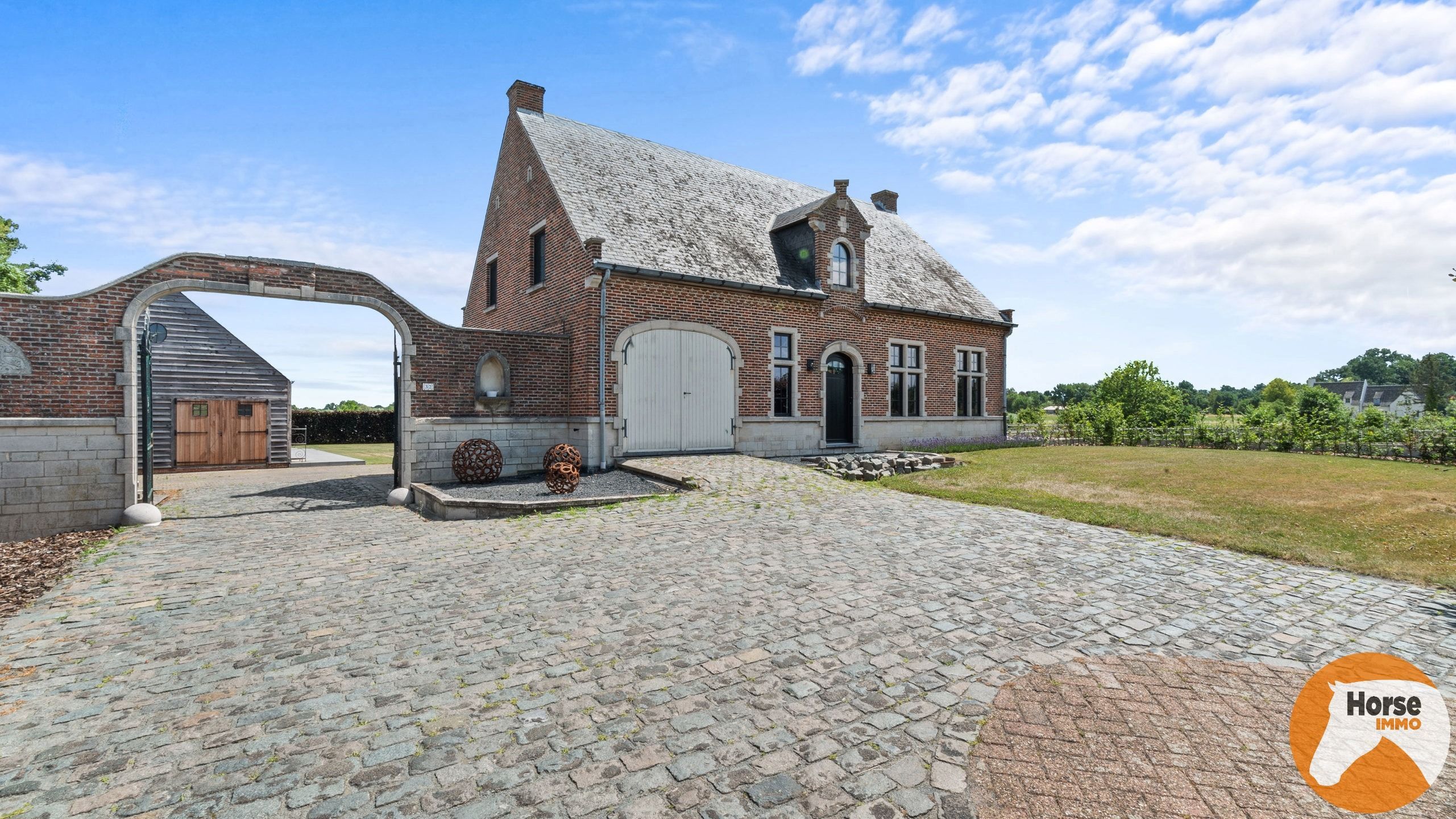 Hoofdfoto van de publicatie: PUTTE - Mooi afgewerkte woning met bijgebouw op 63 are