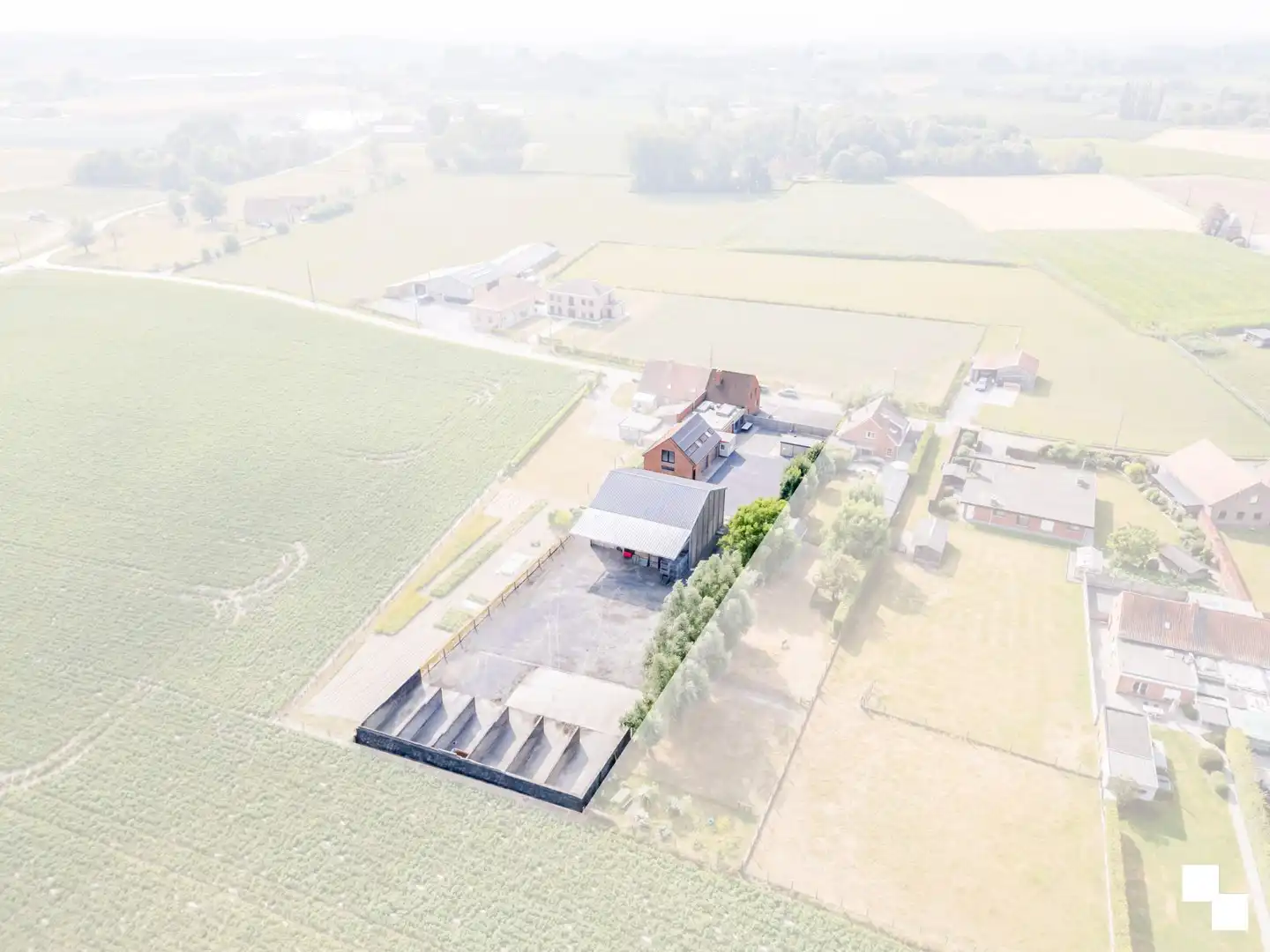 Veelzijdige eigendom met recente woning en heel wat opslagmogelijkheden te Lendelede foto 24