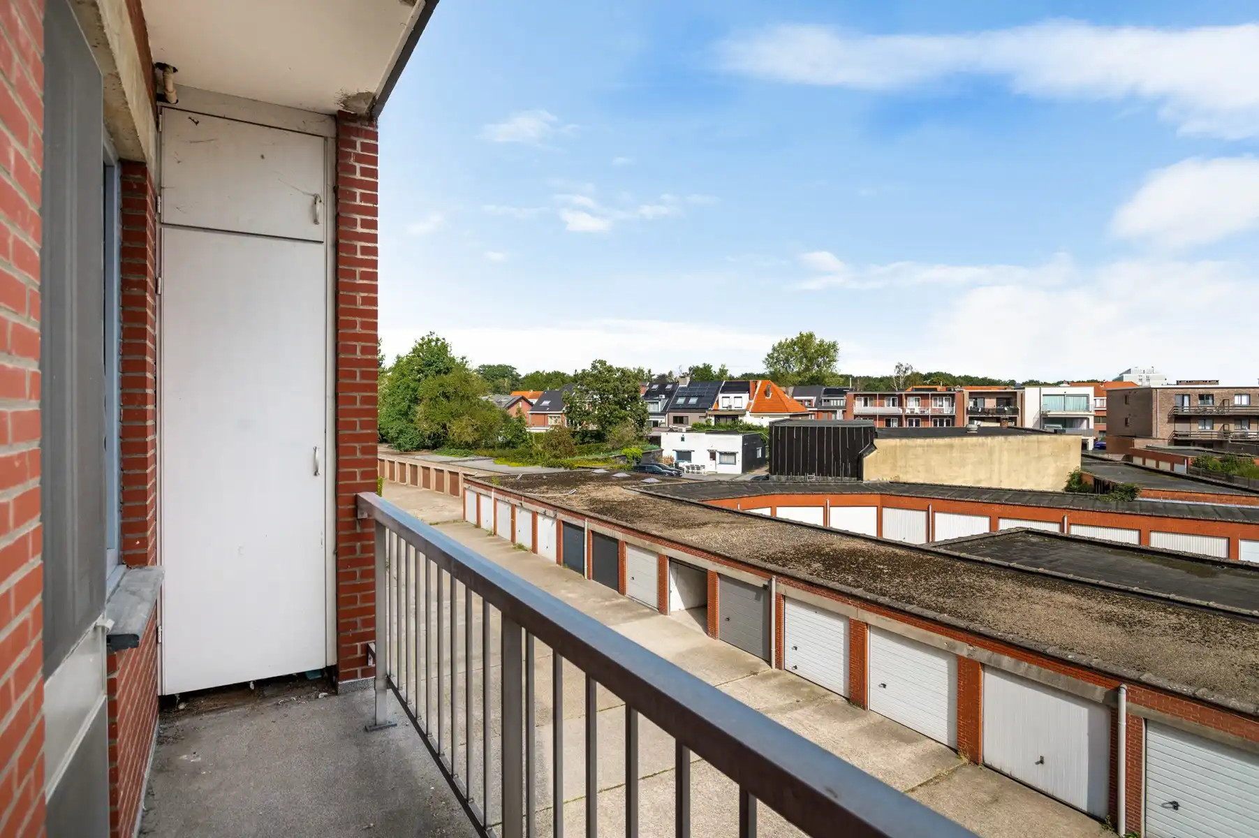 Goed gelegen 3-slaapkamerappartement met garage foto 12