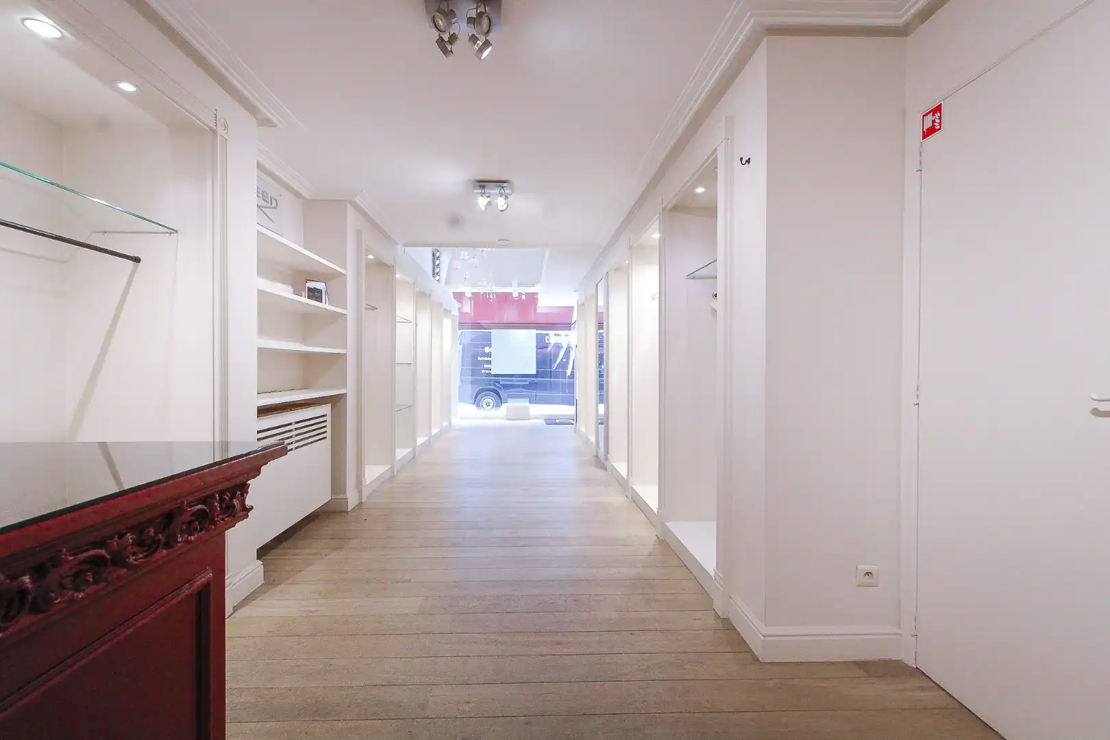 Kustlaan 27 te huur: Uitzonderlijke handelsruimte met luxueuze afwerking op toplocatie, nabij het Driehoeksplein foto 6