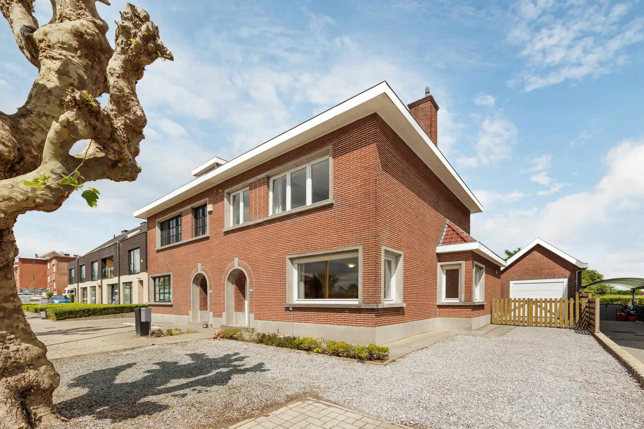 Hoofdfoto van de publicatie: Charmante driegevelwoning met garage