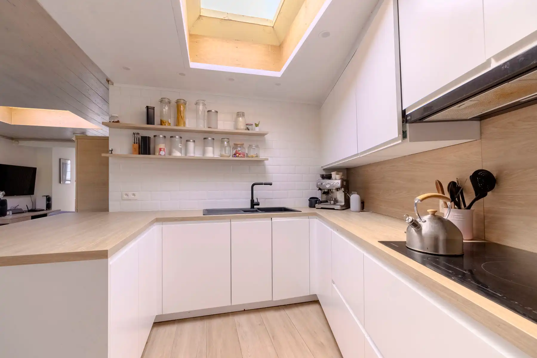 Ruime woning met 4 slpk, 2 bdk, garage en tuin!  foto 13