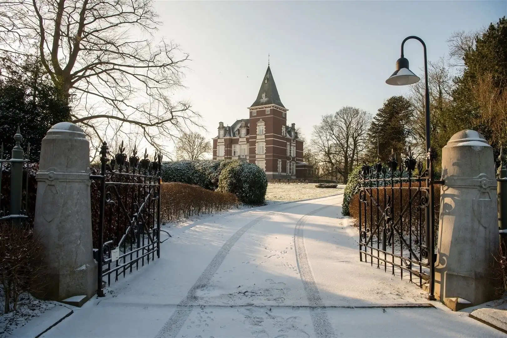 Instapklaar kasteeldomein met vierkantshoeve foto 8