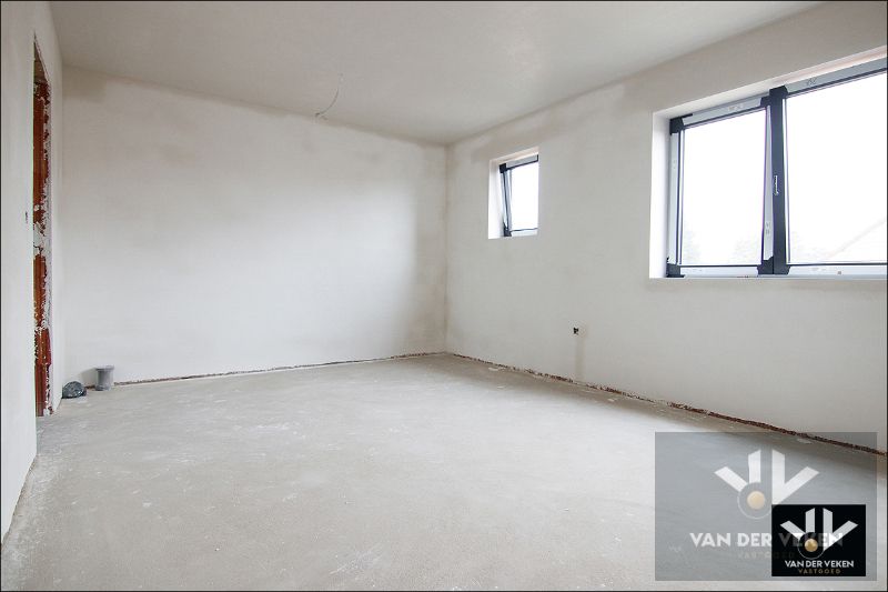 Volledig afgewerkte ruime, moderne nieuwbouwwoning met 3 ruime slaapkamers en een leefzolder van 66 m² (of 2 extra slaapkamers) op een zeer goed bereikbare locatie te Tuilt (Kuringen) foto 22