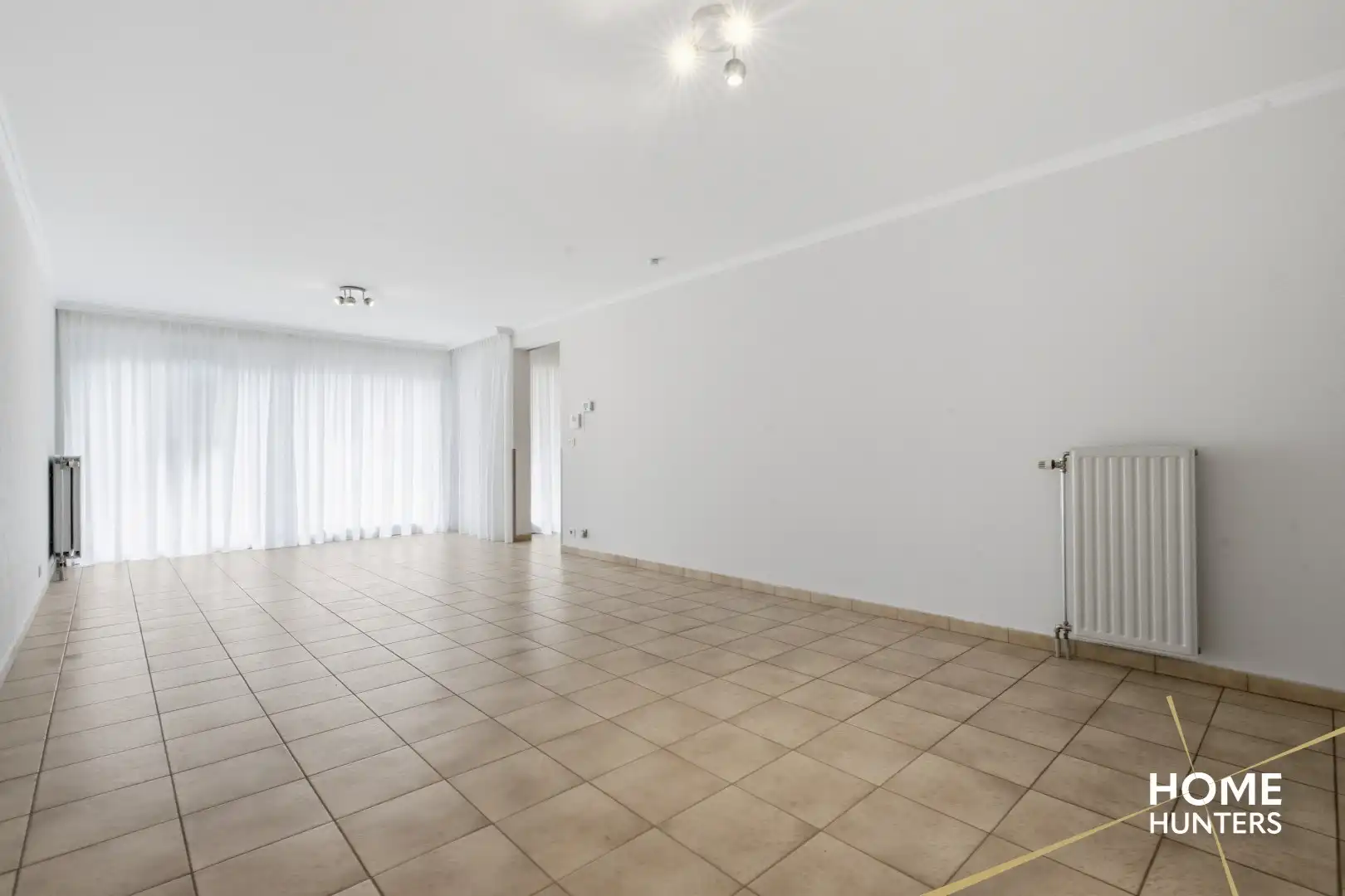 Lichtrijk gelijkvloers appartement in centrum Roeselare foto 4