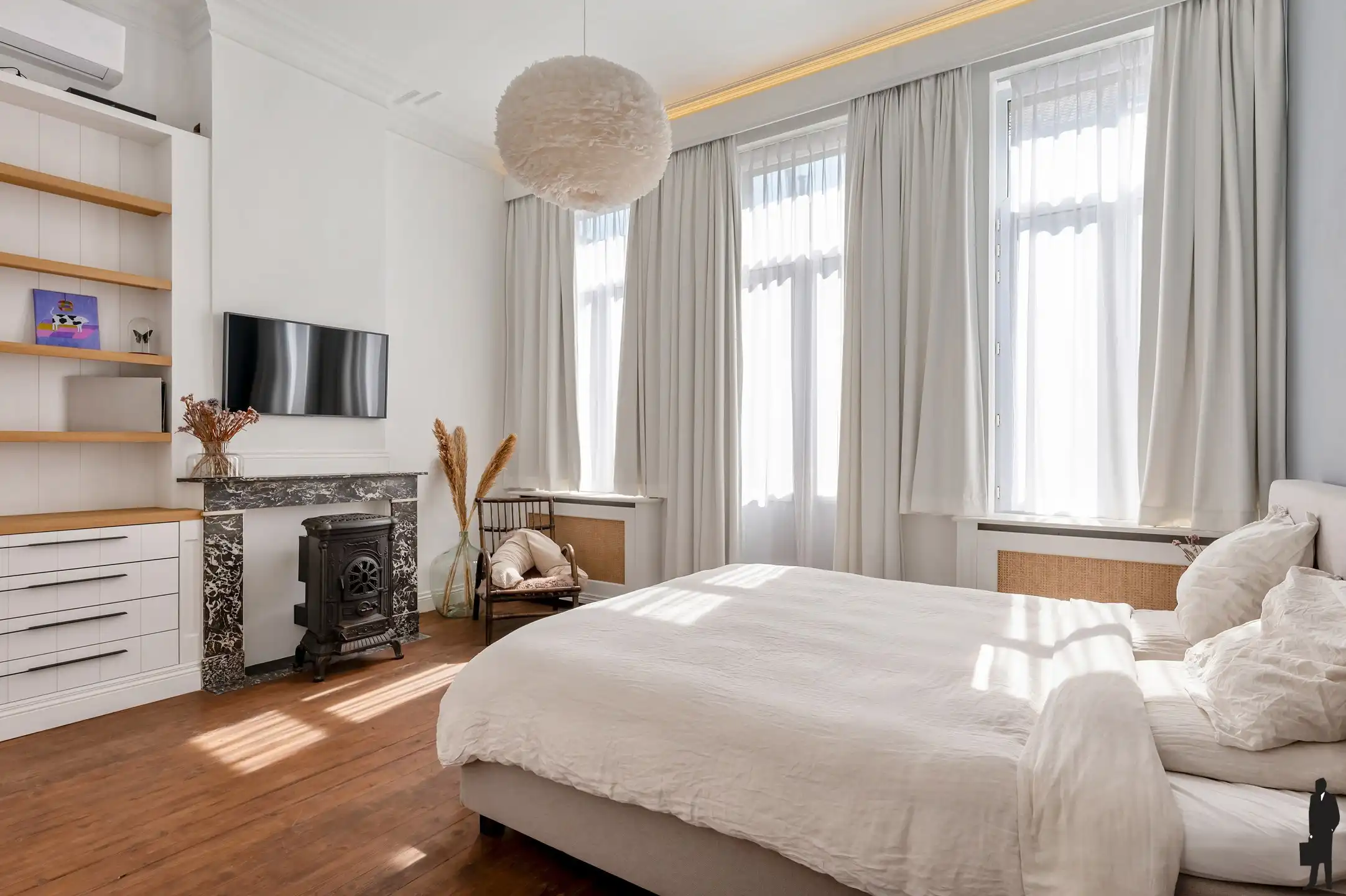 Karaktervolle, volledig gerenoveerde woning met 4 slaapkamers en stadstuin in het hart van Berchem foto 4