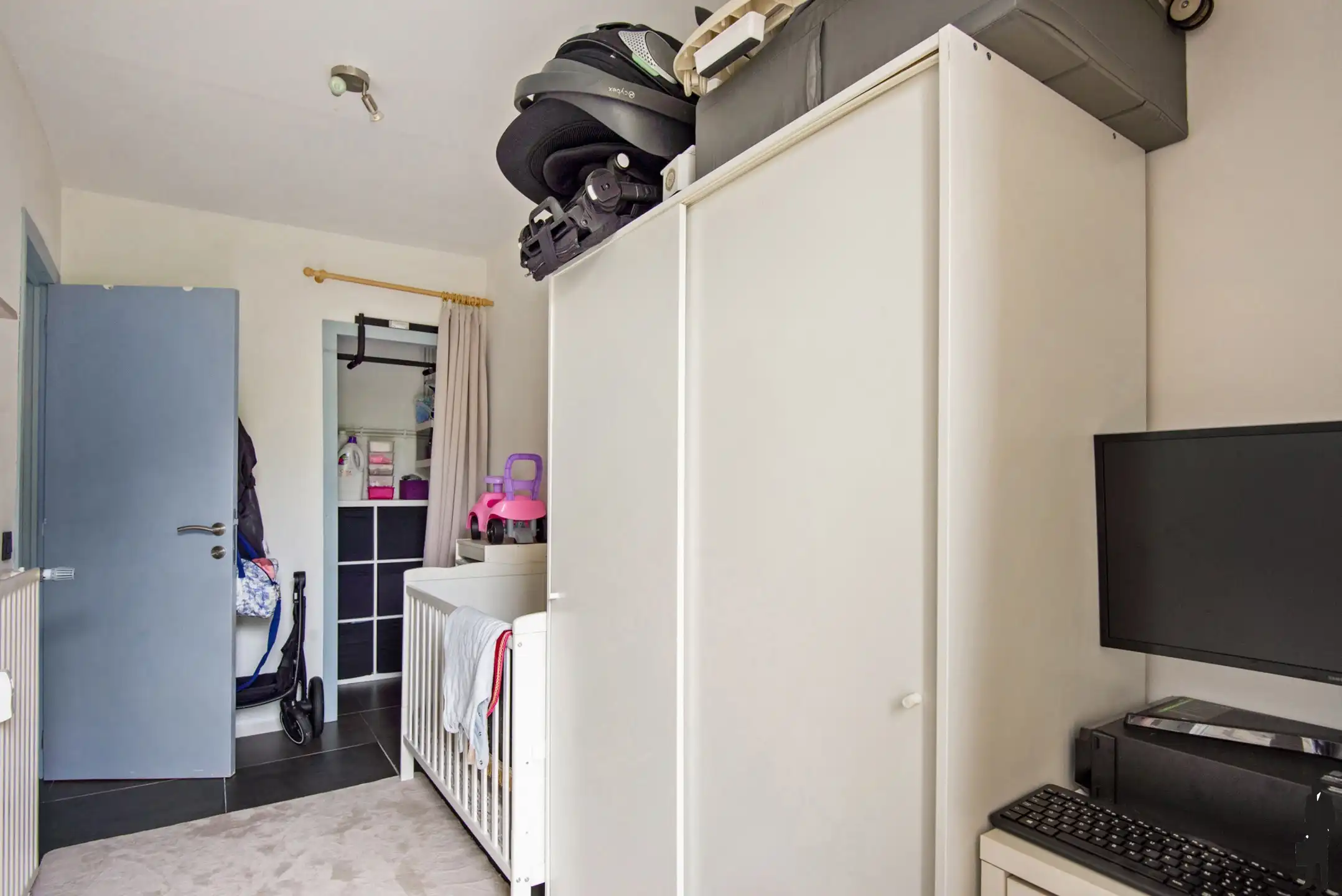 Instapklaar gelijkvloers appartement (81m²) met 2 slk’s, private parkeerplaats en kelderberging. foto 11