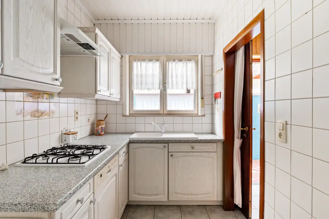 Vrijstaande, te renoveren woning met 3 à 4 slpk., garage en zuid-tuin foto 11