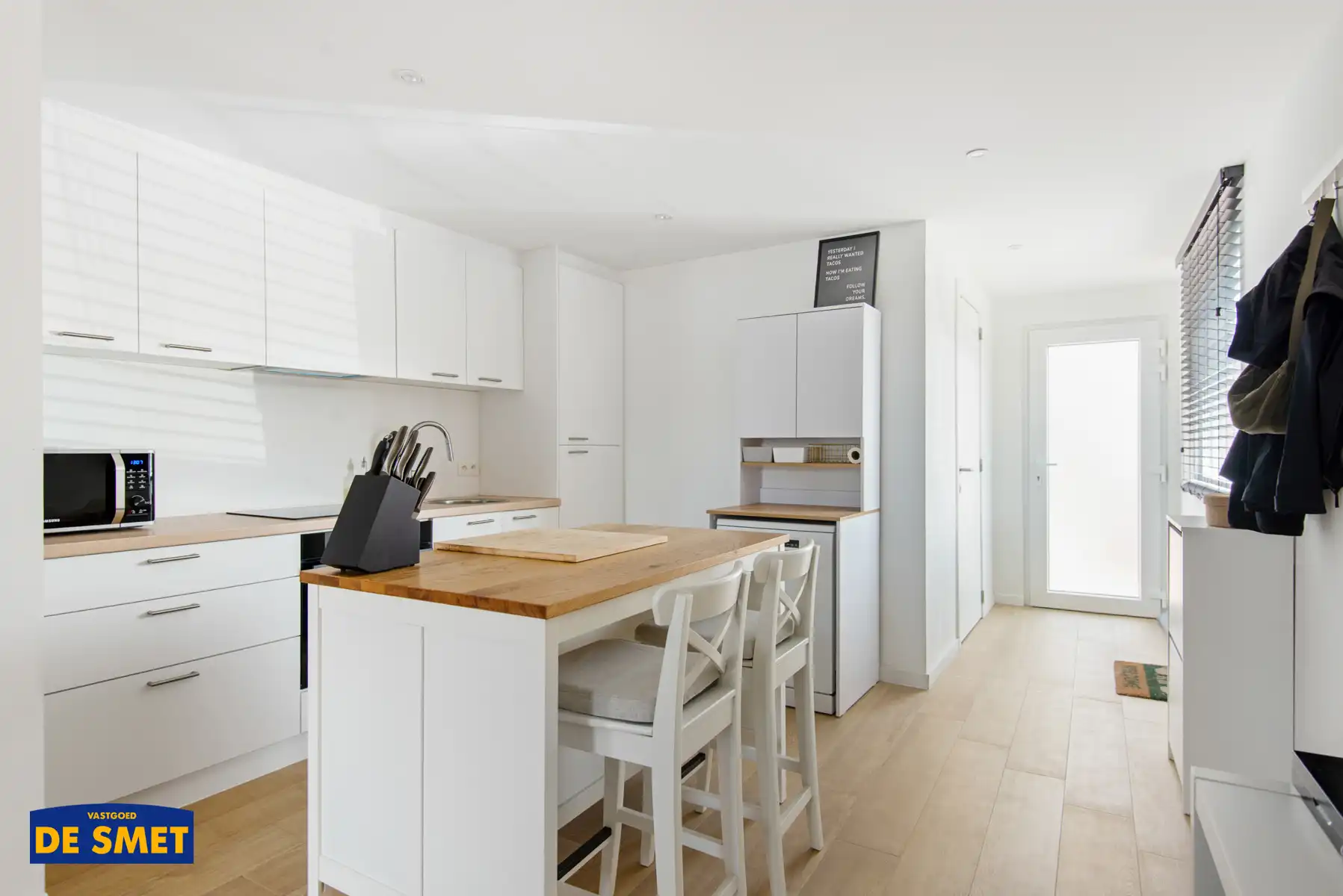 Volledig vernieuwde halfopen bebouwing met koer en garage foto 10