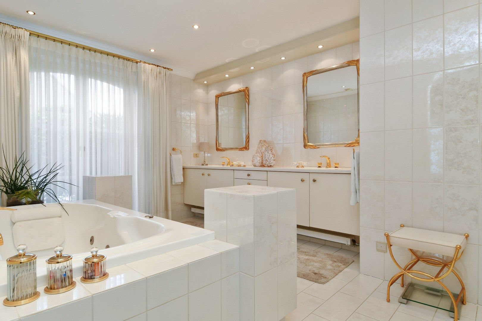 Exclusieve villa met zwembad, poolhouse en royale leefruimtes foto 10