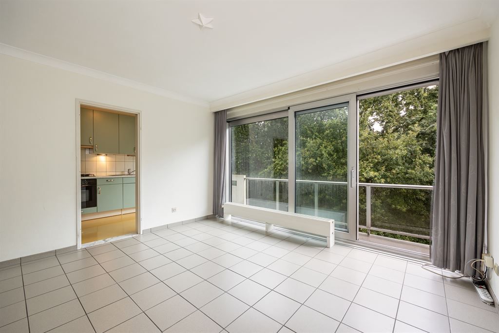 Verzorgd appartement met groen uitzicht foto 2