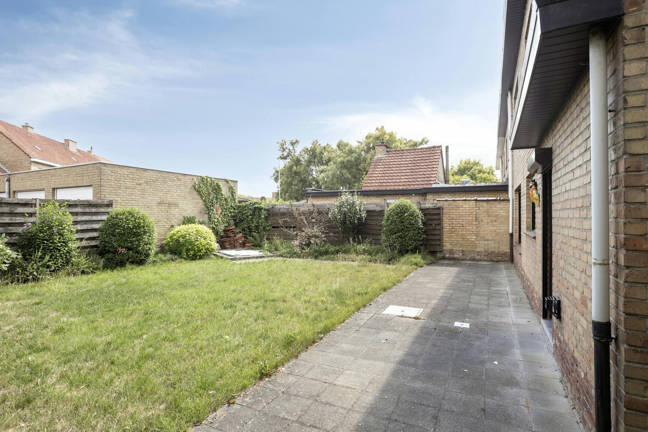 Ruime gezinswoning met tuin te koop in Roeselare foto 21