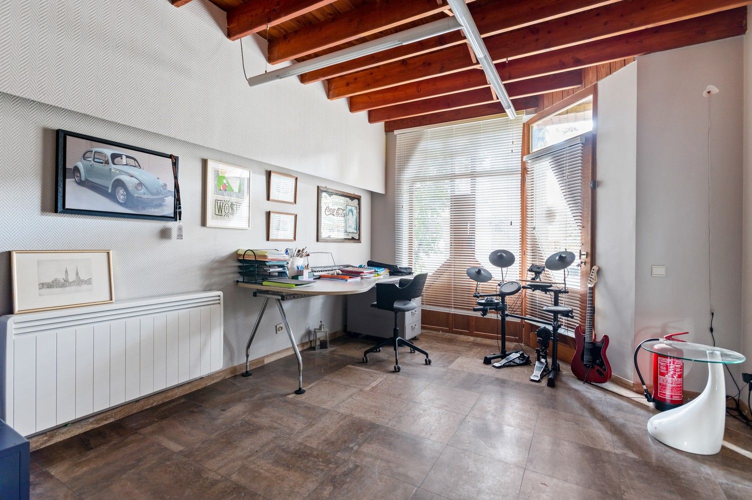 Ruim huis met 3 slaapkamers, tuin en garage te Deurne! foto 4