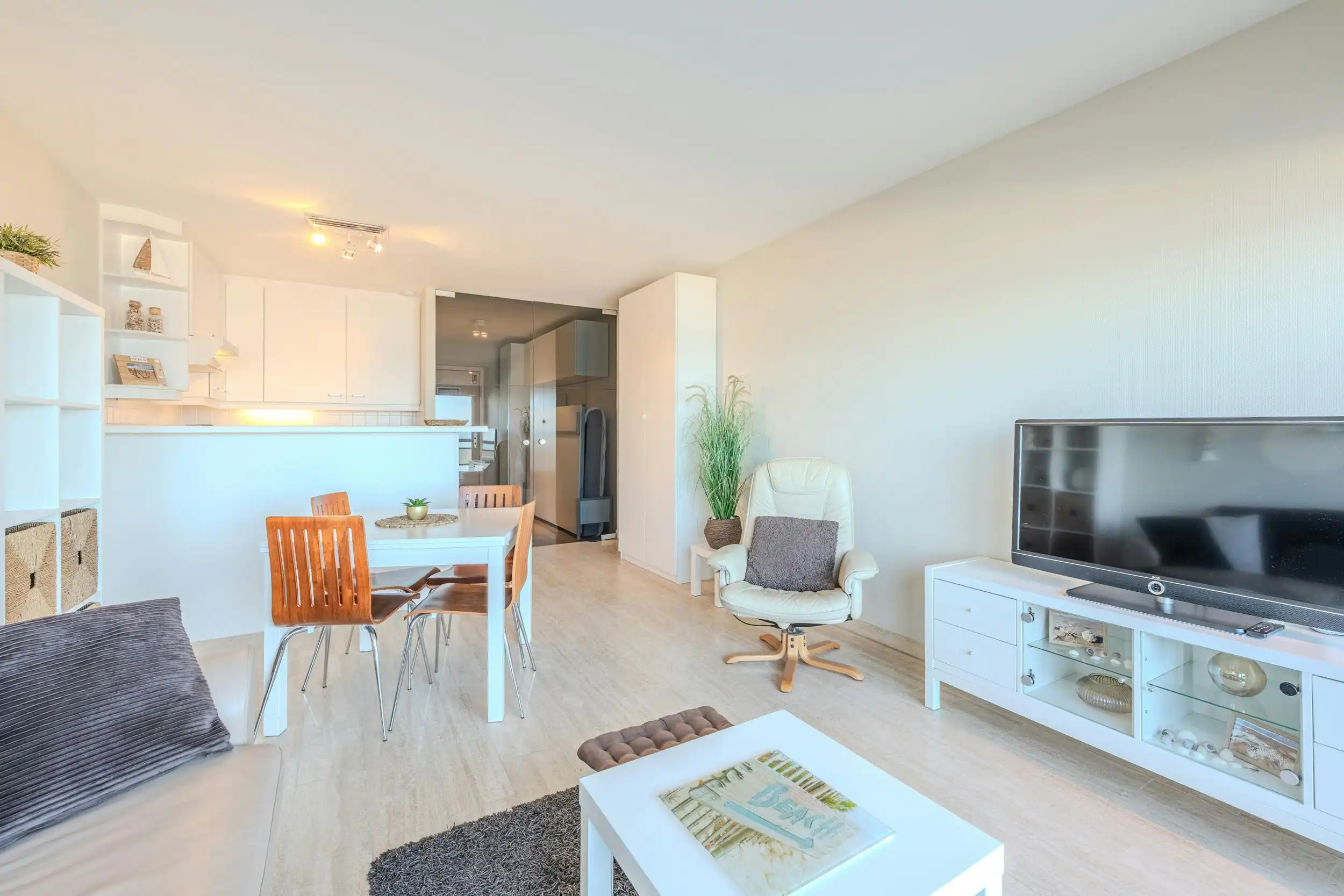 Lichtrijke studio met terras en fenomenaal frontaal zeezicht te koop! foto 12