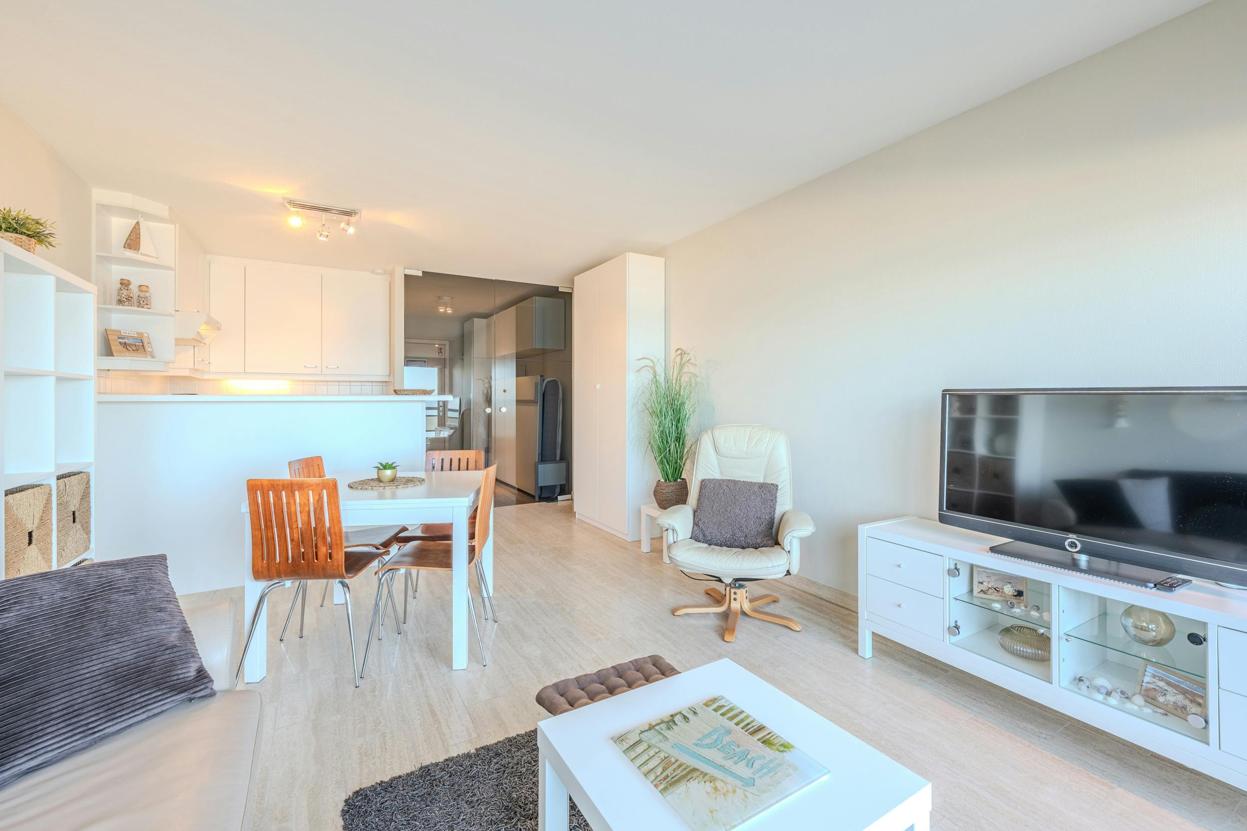 Lichtrijke studio met terras en fenomenaal frontaal zeezicht te koop! foto 10
