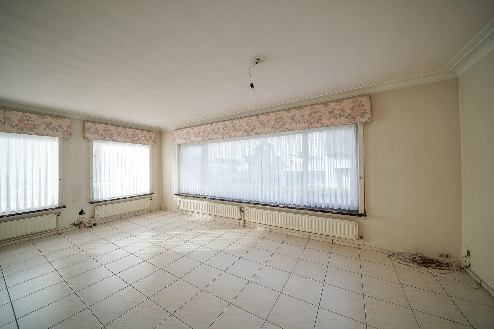 Te moderniseren woning met tuin en grote garage in Stene (Oostende) foto 5