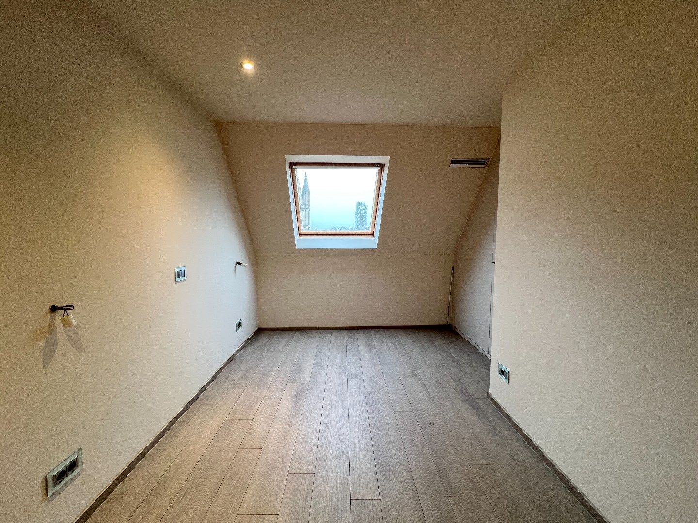 Luxe-appartement met fantastisch zicht en 3 terrassen in hartje Ieper foto 14