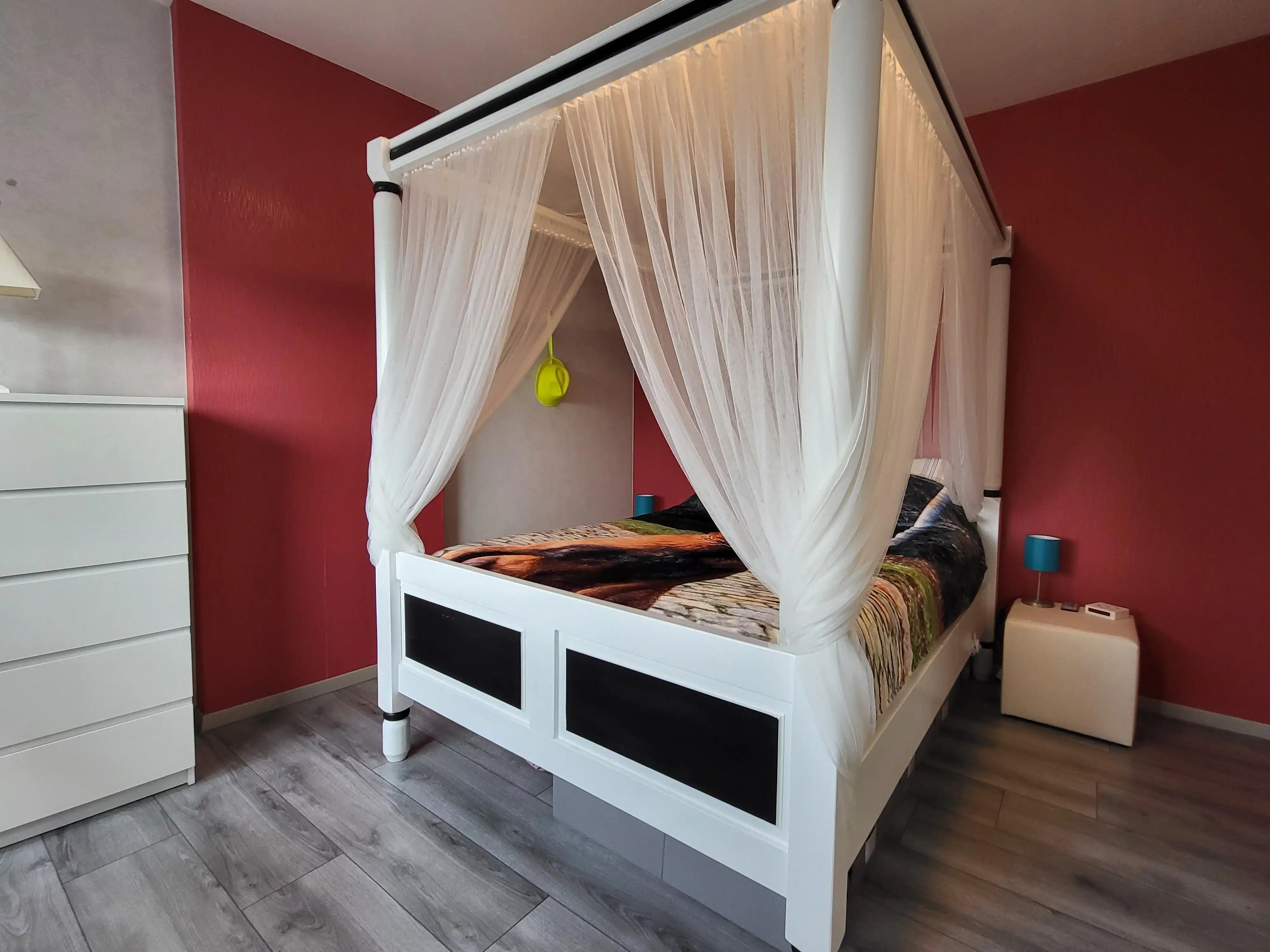 Deze charmante en verrassend ruime woning combineert karakter met hedendaags comfort en is gelegen op een perceel van 341 m² met een zuidwestgericht terras. foto 22