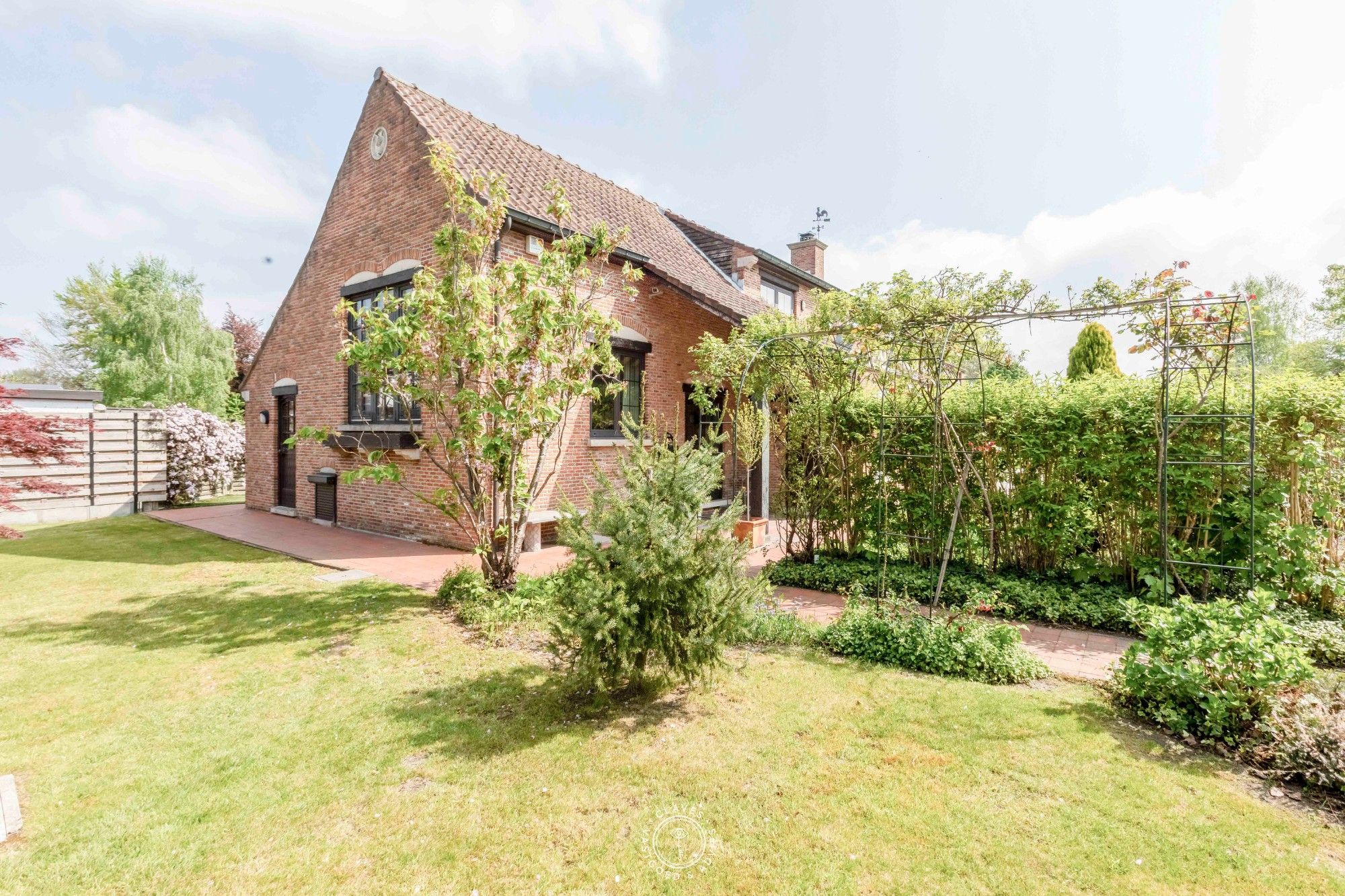 Karaktervolle villa op uitzonderlijk perceel van 3.262 m² foto 2